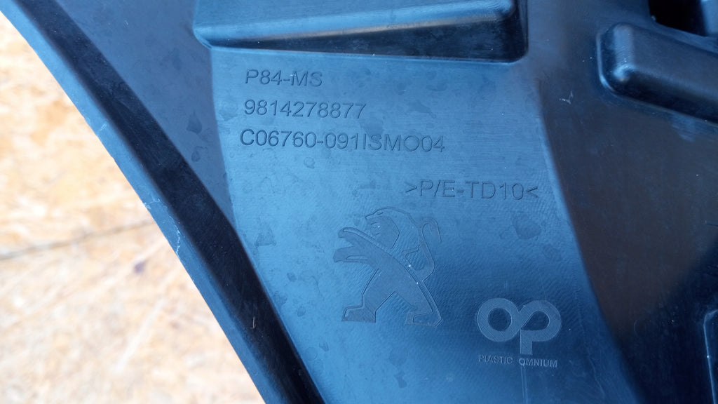 PEUGEOT 3008 II 16- KRATKA WZMOCNIENIE GÓRNE STELAŻ GRILLA 9814278877