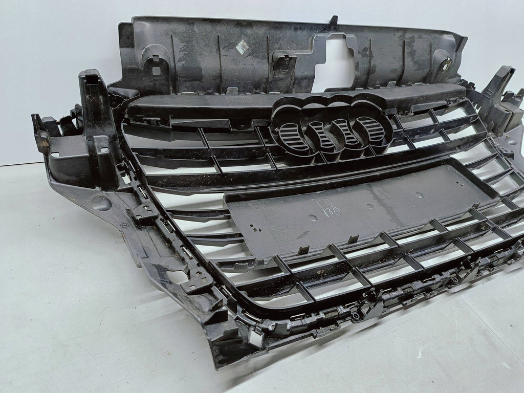 Audi A3 S3 8V SEDAN 13- ATRAPA GRILL ZDERZAKA PRZEDNIEGO 8V5853651