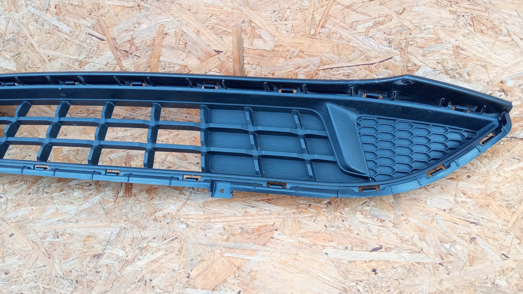 HYUNDAI I10 III 19- ATRAPA KRATKA ŚRODKOWA GRILL