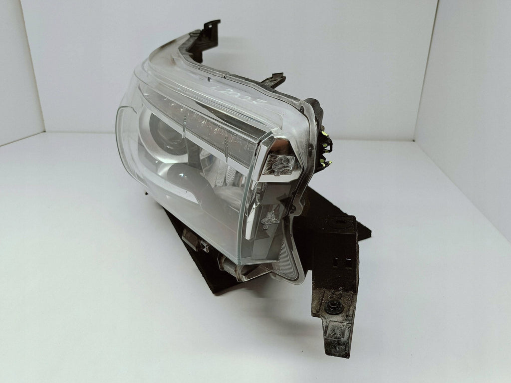 TOYOTA HILUX VIII 8 15-LAMPA REFLEKTOR PRAWY PRZÓD SOCZEWKA LED KOITO 0K-56