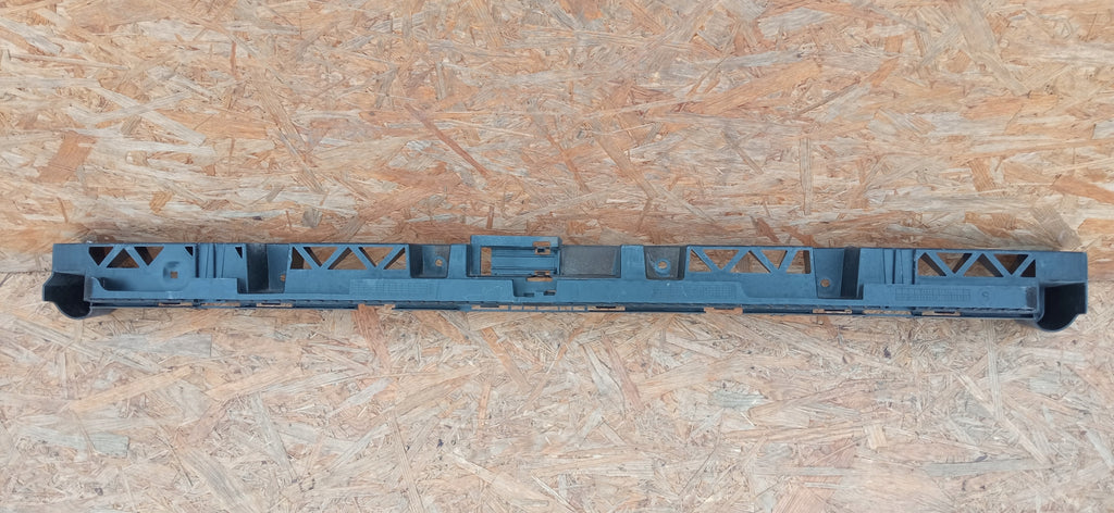 SEAT ARONA 17- ŚLIZG WSPORNIK ŚRODKOWY ZDERZAKA TYŁ 6F9807863C
