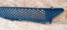 Load image into Gallery viewer, MERCEDES B KLASA W246 11- KRATKA ATRAPA GRILL ZDERZAKA PRZÓD A2468851122
