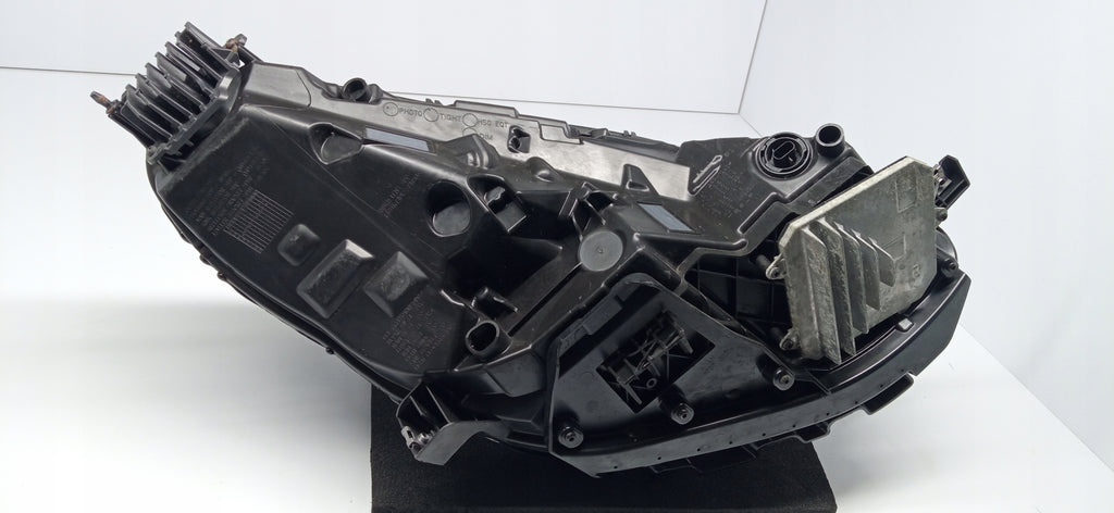 TESLA MODEL 3 III 17- LAMPA LEWA PRZÓD PRZEDNIA FULL LED 1077375-00-C