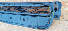 Load image into Gallery viewer, CITROEN C3 III 16- ATRAPA KRATKA ŚRODKOWA GRILL ZDERZAKA PRZÓD 9812061877