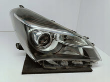 Załaduj zdjęcie do przeglądarki galerii, TOYOTA YARIS III LIFT 14- LAMPA PRAWA PRZÓD PRZEDNIA KOITO OD-160