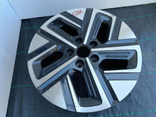 Laden Sie das Bild in den Galerie-Viewer, FELGA ALUMINIOWA HYUNDAI KONA 7.0"x17" 5X114.3 ET50 52910-DD100