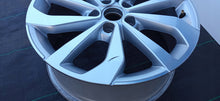Laden Sie das Bild in den Galerie-Viewer, ALUFELGE VW T-ROC TROC 2GA 7.0"x17" 5X112 ET 45 2GA601025AC
