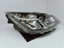 Laden Sie das Bild in den Galerie-Viewer, Seat Ibiza V ARONA 17- LAMPA PRAWA PRZÓD ZWYKŁA H7 EU 6F1941006B