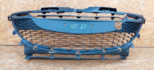 Laden Sie das Bild in den Galerie-Viewer, MAZDA 3 BL 09- ATRAPA KRATKA GRILL ZDERZAKA PRZEDNIEGO BCW8-501T1