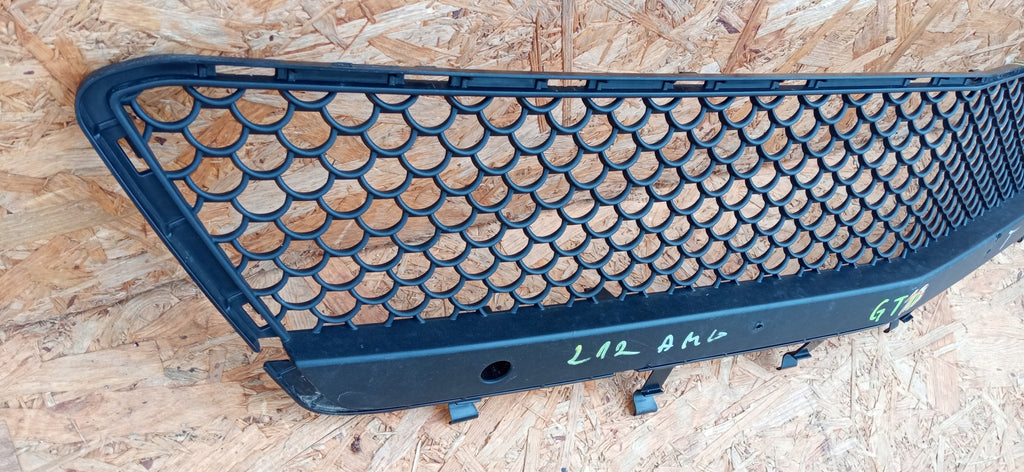 MERCEDES E KLASA W212 09- KRATKA ATRAPA GRILL ZDERZAKA PRZÓD A2128851353