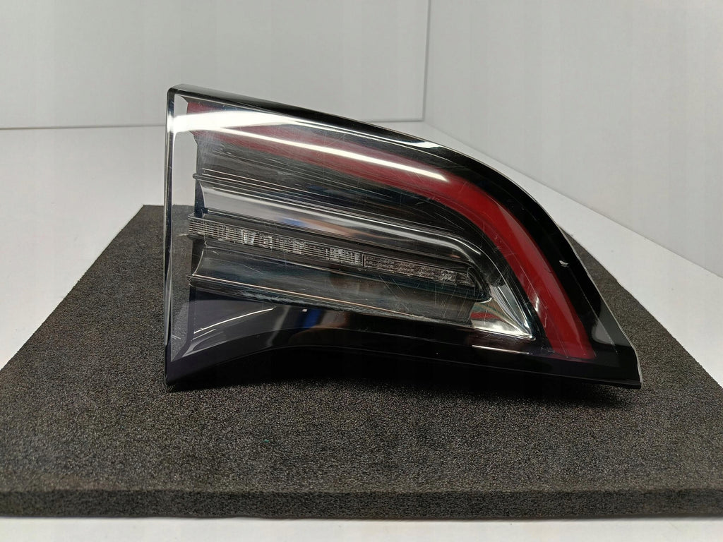 TESLA MODEL Y 20- 3 LIFT 22-KOFFERRAUMKLAPPENLEUCHTE LINKS HINTEN LED 1502088-00-B