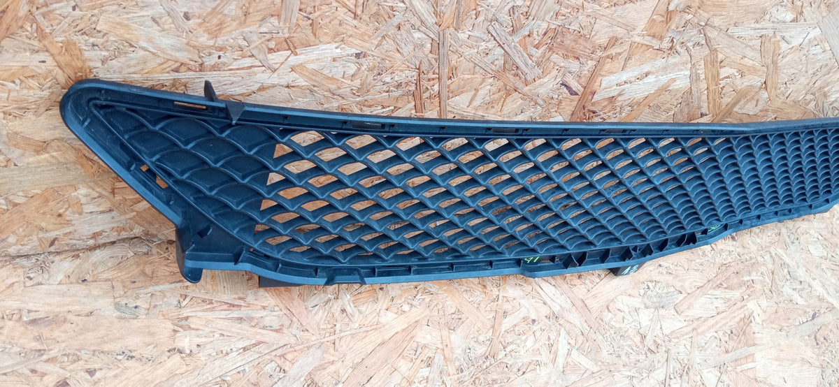 Mercedes B Klasa W246 11- Kratka Atrapa Grill Zderzaka Przód A2468851122 — zdjęcie 4 z 8