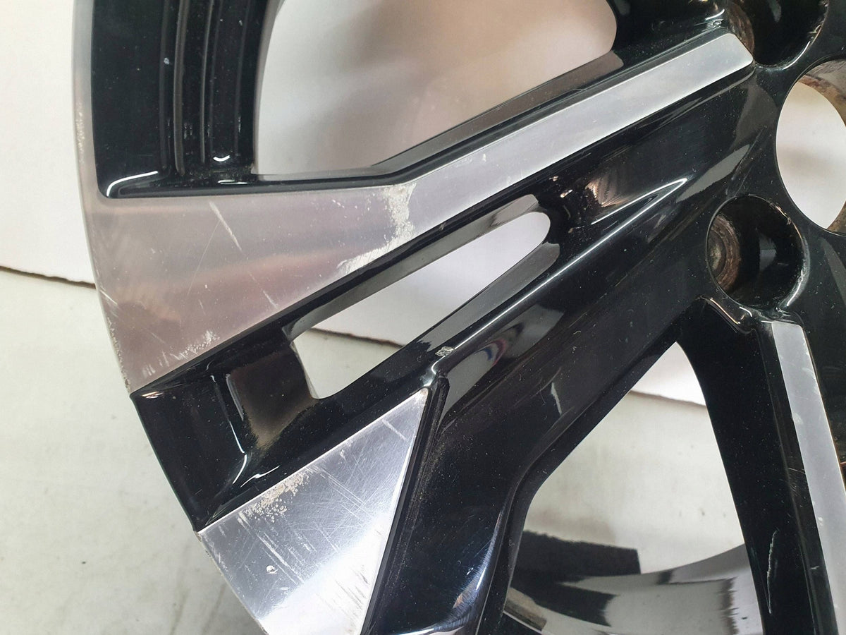 Peugeot 208 2008 II Felga Aluminiowa 17 Cali 6.5x17 ET32 4x108 9828186080 — zdjęcie 9 z 16