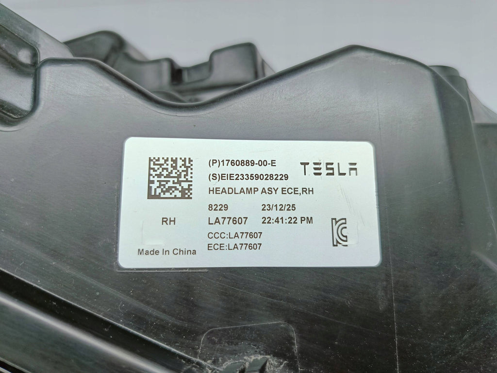 TESLA MODEL 3 LIFT HIGHLAND 24- LAMPA PRAWA PRZÓD FULL LED EU 1760889-00-E