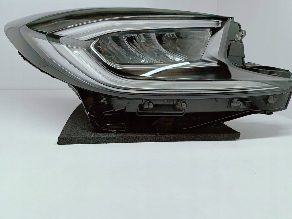Toyota Aygo X 22- LAMPA PRAWA PRZÓD PRZEDNIA FULL LED EU KOITO 0H-33