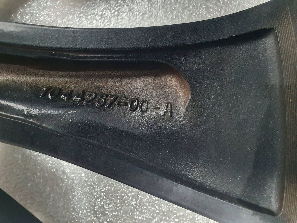 Tesla Model 3 M3 FELGA ALUMINIOWA 20 CALI 20x9 ET34 5X114.3 1044267-00-A