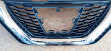 Laden Sie das Bild in den Galerie-Viewer, NISSAN QASHQAI II J11 LIFT 17- ATRAPA GRILL ZDERZAKA PRZEDNIEGO 62310HV00A