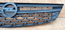 Load image into Gallery viewer, OPEL ASTRA K V 15- ATRAPA KRATKA GRILL ZDERZAKA PRZEDNIEGO BLACK 13423640