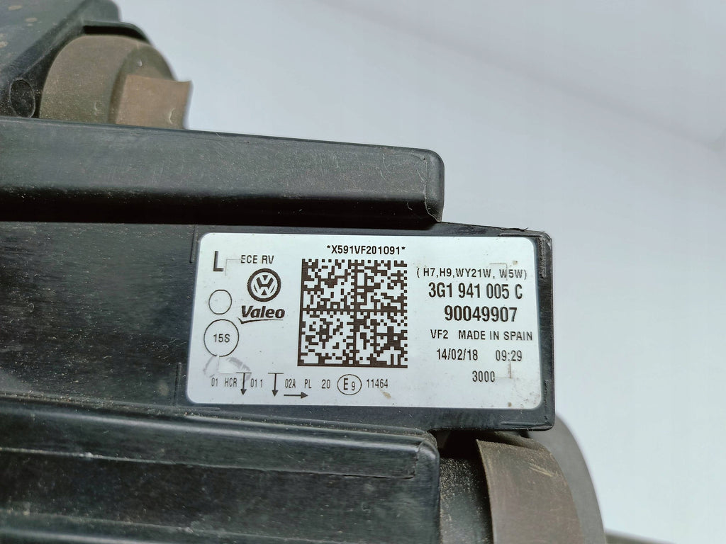 Volkswagen PASSAT B8 14- LAMPA LEWA PRZÓD PRZEDNIA ZWYKŁA H7 H9 3G1941005C