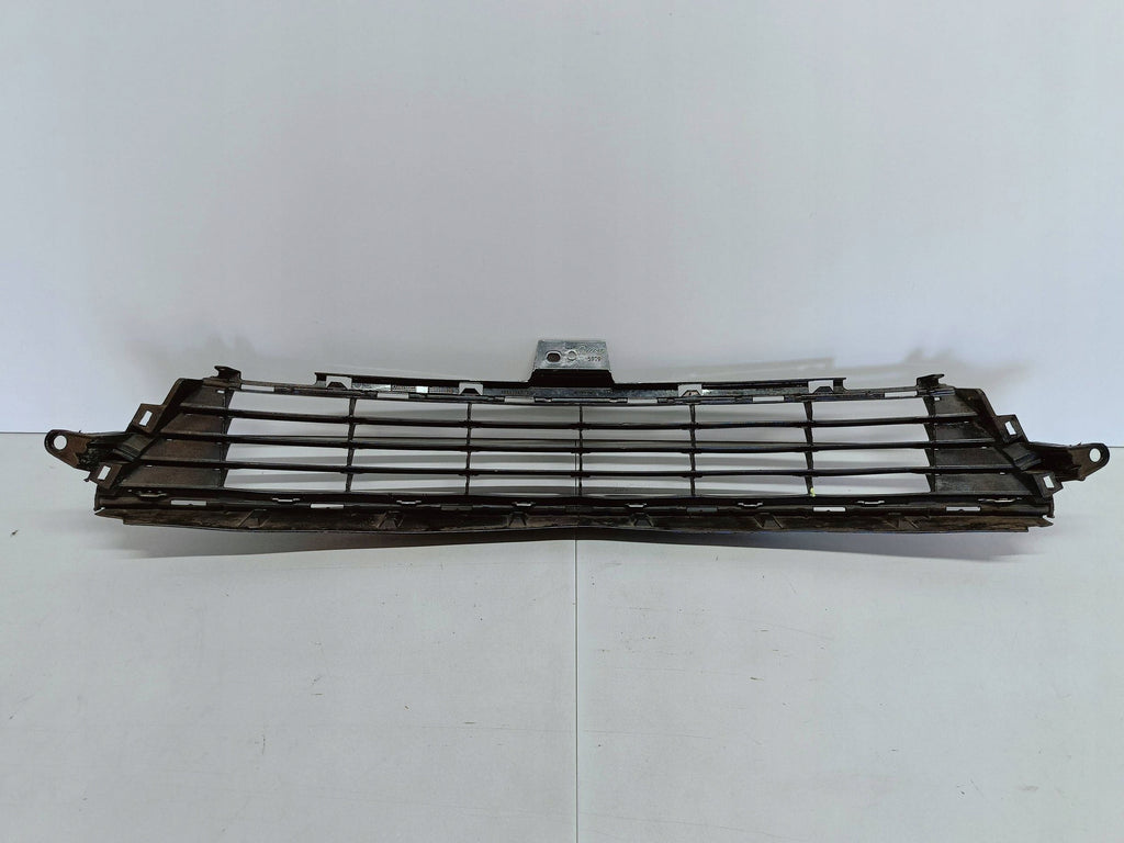 Toyota Auris II LIFT 15- KRATKA ŚRODKOWA ATRAPA ZDERZAKA PRZÓD 5311202670