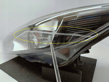 Laden Sie das Bild in den Galerie-Viewer, Ford Focus MK3 LIFT 14- LAMPA LEWA PRZÓD PRZEDNIA ZWYKŁA EUF1EB-13W030-EC