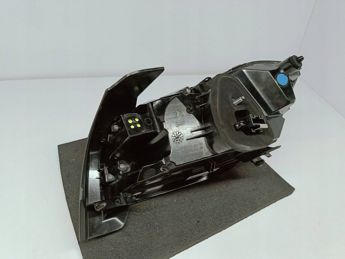 Peugeot 208 II 19- Lampa Lewy Lewa Tylna LED OE 9823216880 — zdjęcie 11 z 15