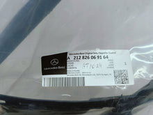 Laden Sie das Bild in den Galerie-Viewer, Mercedes-Benz E W212 09- DICHTUNG SCHEINWERFERGLAS RECHTS VORNE A212826069164