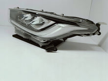 Laden Sie das Bild in den Galerie-Viewer, TOYOTA YARIS IV 4 19- SCHEINWERFER LINKS VORNE VOLL-LED KOITO K0-8 EU