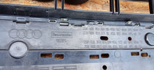 Laden Sie das Bild in den Galerie-Viewer, AUDI A6 C7 LIFT 14- KÜHLERGRILL MITTE STOSSSTANGE VORNE 4G0853651BP