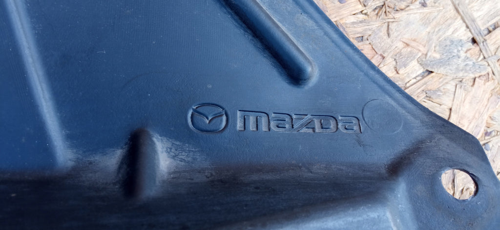 MAZDA 3 III BM 13- RADHAUSSCHALE VORNE LINKS K7016 B45A