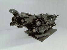 Laden Sie das Bild in den Galerie-Viewer, TOYOTA YARIS IV 4 19- SCHEINWERFER LINKS VORNE LINSE KOITO K0-6 EU