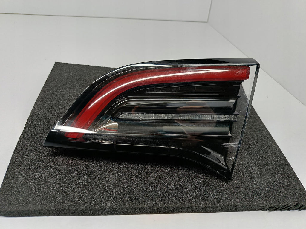 TESLA 3 III LIFT Y MY 20- HECKKLAPPENLEUCHTE RECHTS HINTEN LED 1502089-00-B