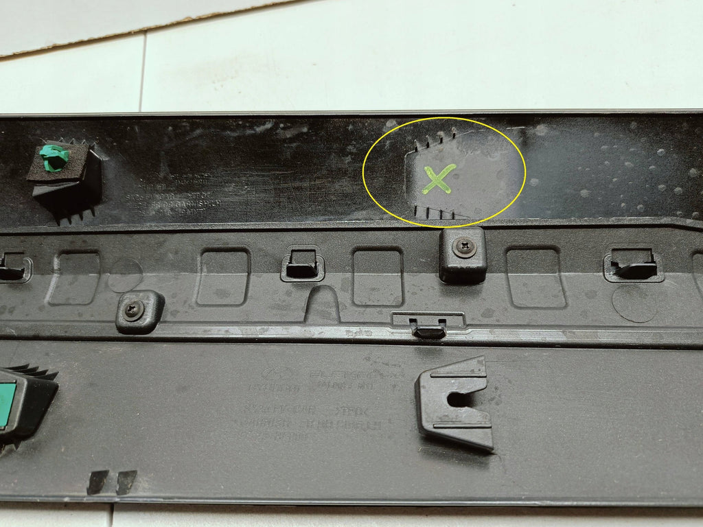 Hyundai Kona MK2 II SX2e 23- LISTWA NAKŁADKA DRZWI LEWA PRZÓD 87725-HF010