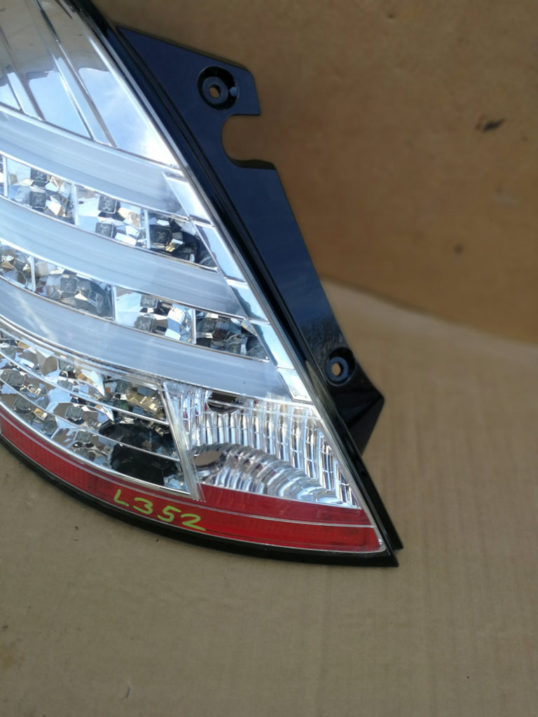 SUZUKI SWIFT MK7 10- LAMPA LEWY TYŁ LEWA TYLNA SONAR CHOME CLEAR