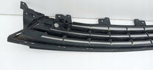 Load image into Gallery viewer, OPEL ASTRA K V LIFT 19- ATRAPA KRATKA GRILL ZDERZAKA PRZEDNIEGO 39130494